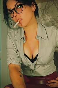 Mature Secretary Smoking - Free Smoking Pics - Hot-Fetishes.com